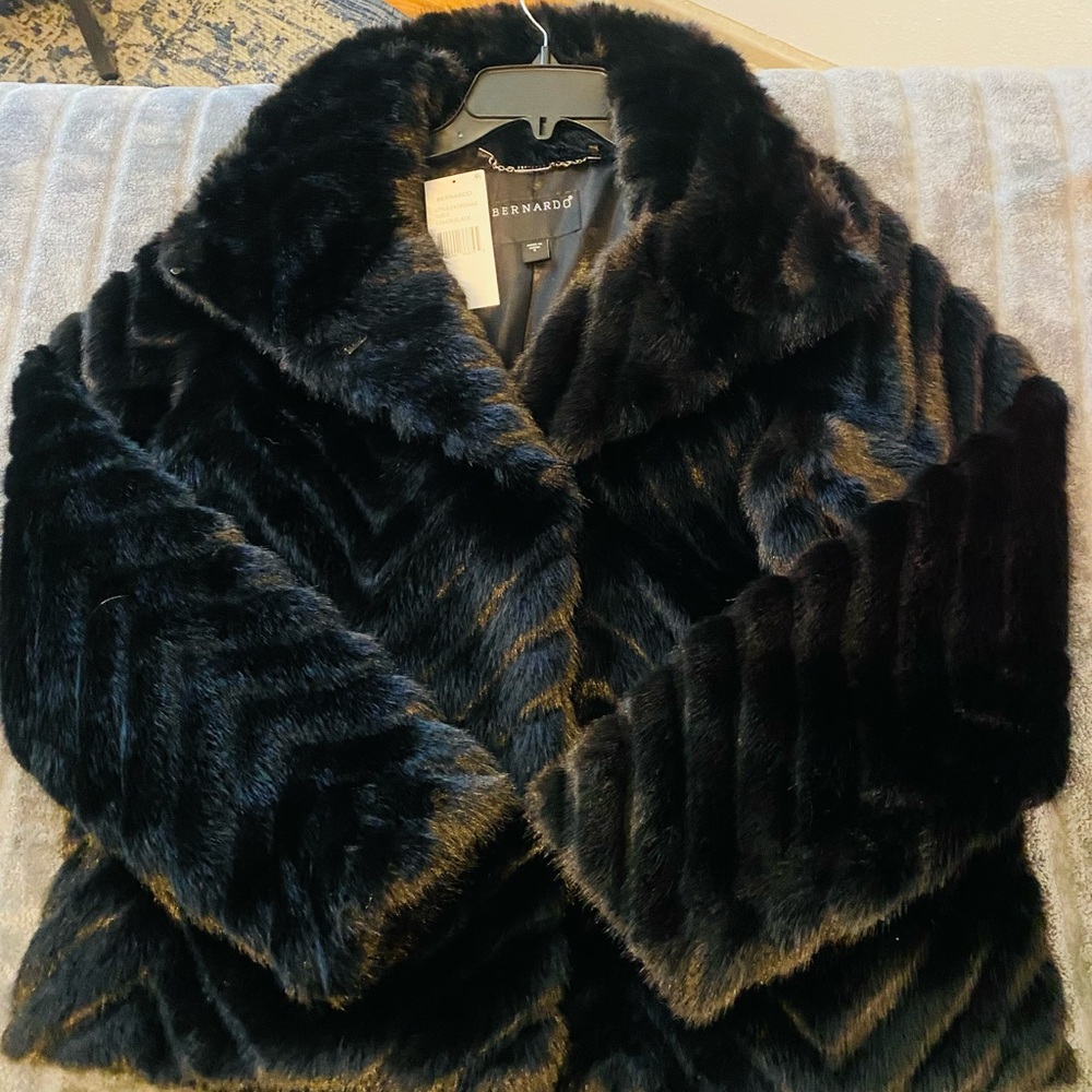 Bernardo Luxurious Black Teddy Jacket - Picture 2 of 10
